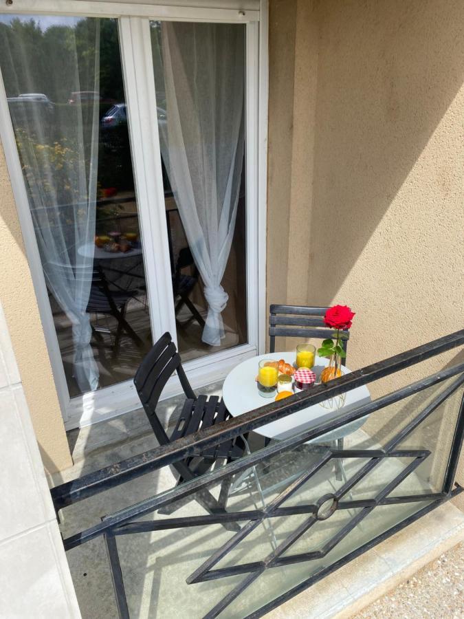 Les Rives De L'Indre. Parking Gratuit. Lit 160Cm Apartment Châteauroux Exterior photo